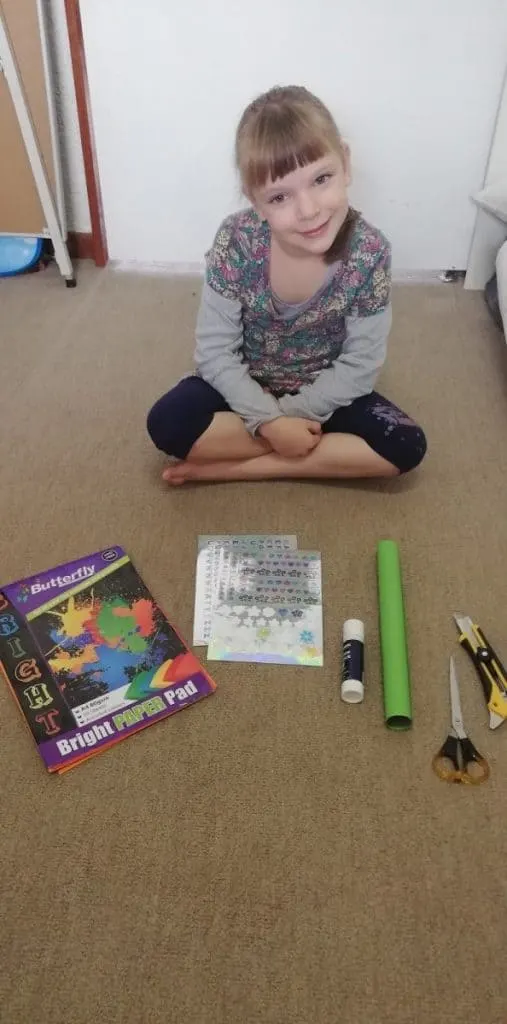 How to Make a DIY Homemade Spectroscope | Bring Light Refraction to Life! 3 little girl with supplies for homemade spectroscope