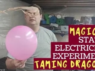 man make a plastic dragon fly using a balloon and static electricity