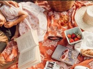 mom and child reading books as the cover of a homeschooling style quiz